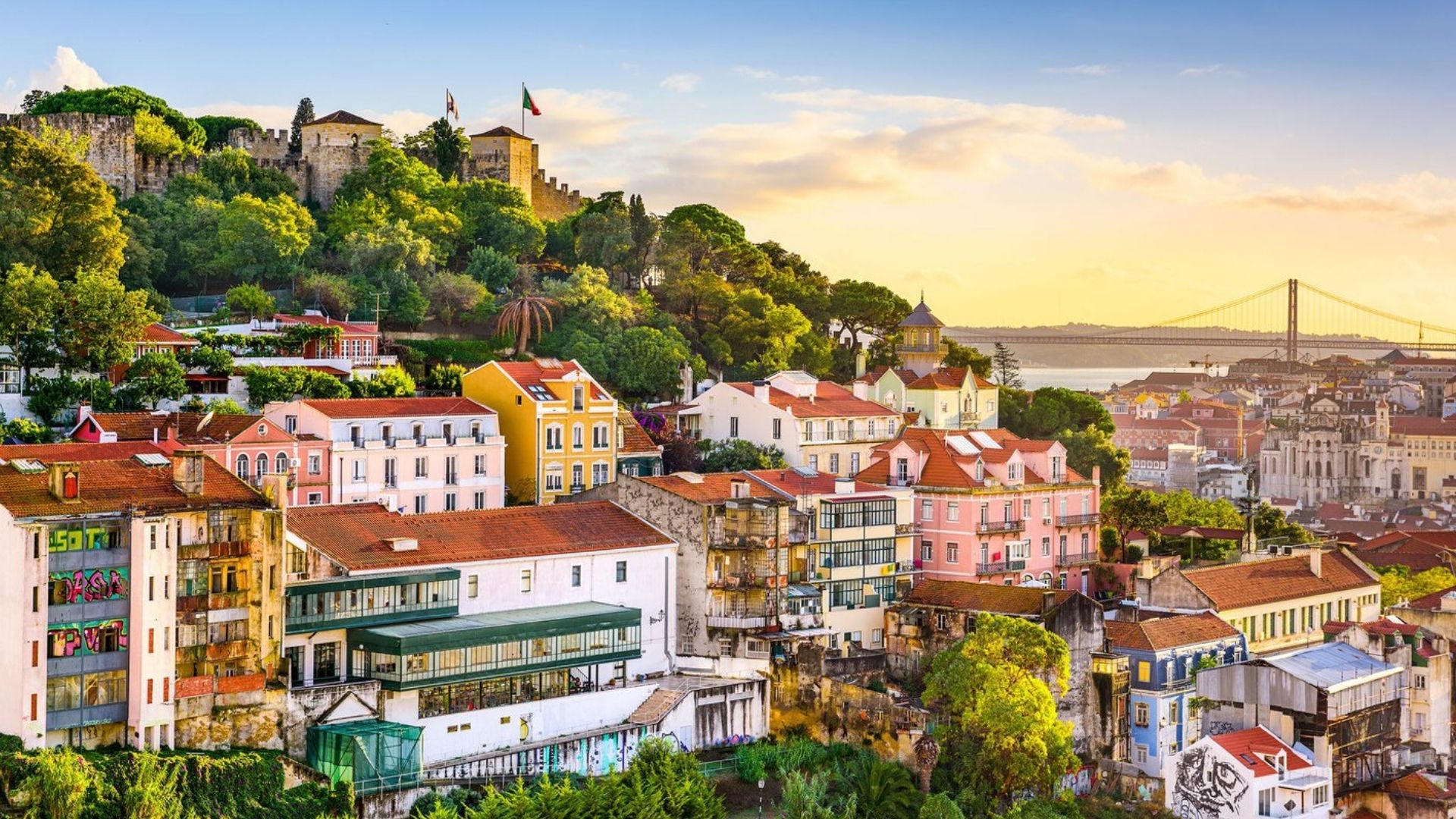Vista panorâmica de Lisboa em roteiro econômico de lua de mel